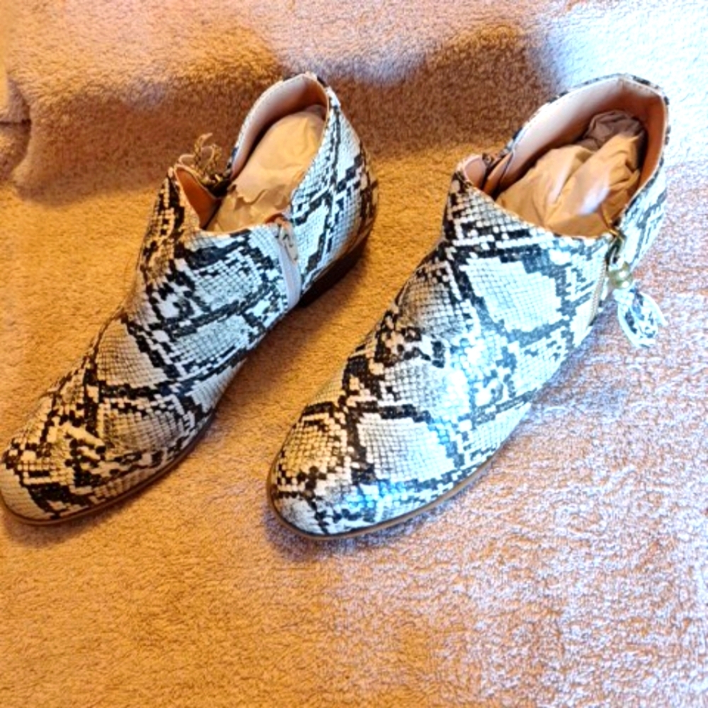 New Snakeskin design ankle boots